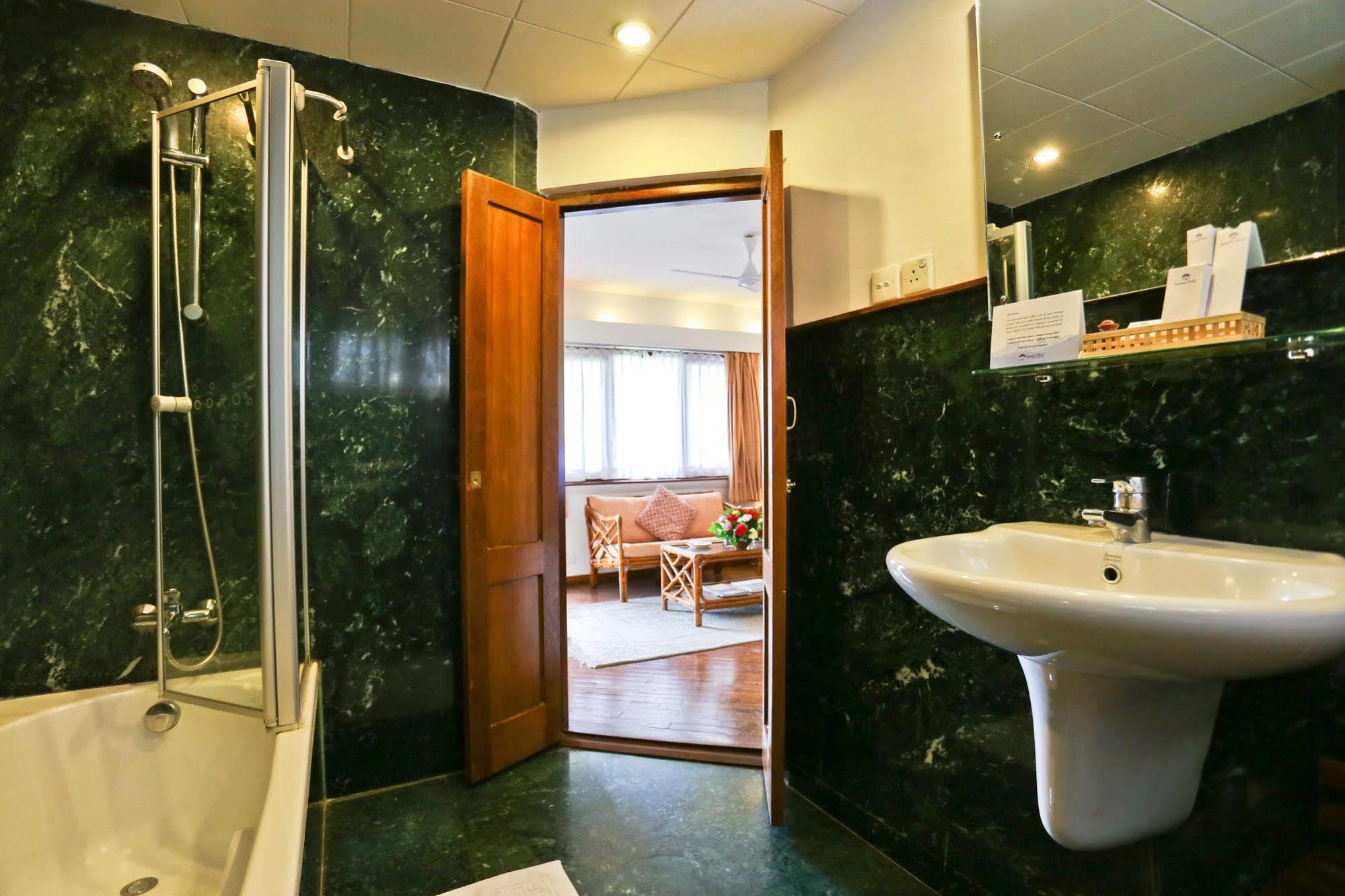 Summit Hotel Lalitpur Dış mekan fotoğraf
